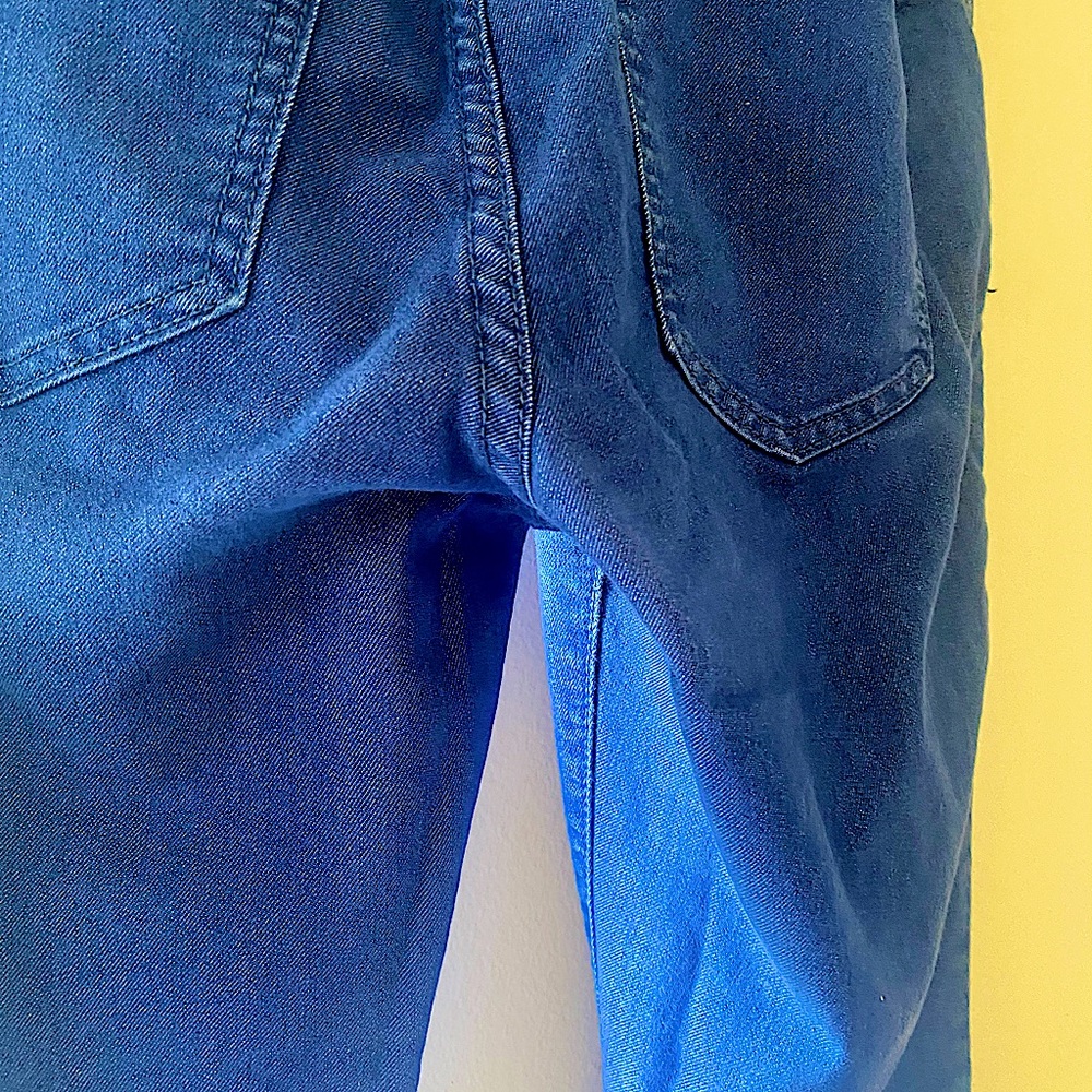 Crop skinny jean from Free People. Barely worn in very good condition